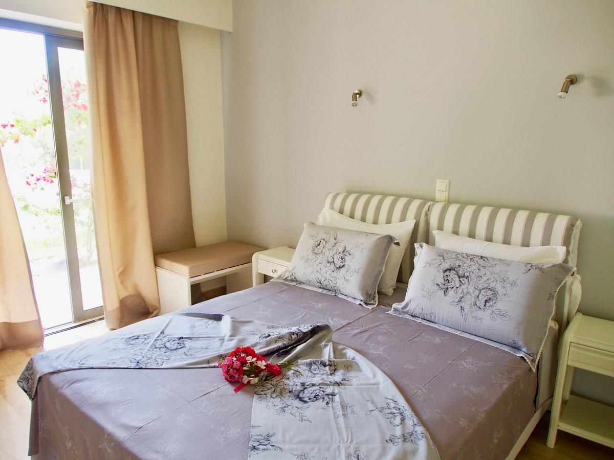 Lena Mare Aparthotel Chrani Bagian luar foto